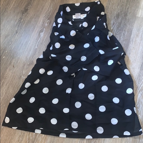 Button down - Picture 3 of 3